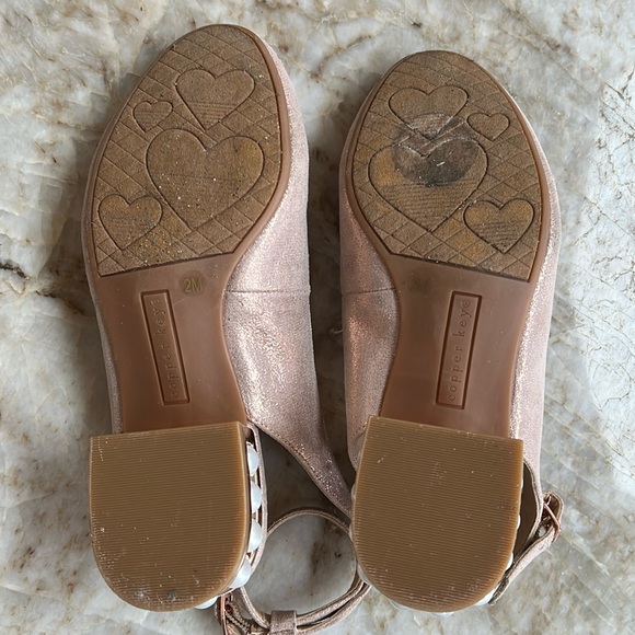 Girls Thrive pearl heel metallic dress pumps (youth) Rose Gold size 2 Copper Key - Picture 2 of 4